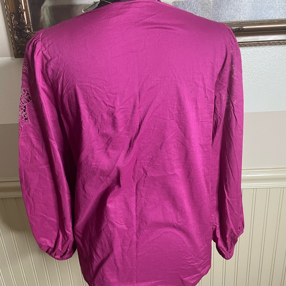 White House Black Market
Dark Pink Floral Cutout Blouse
Tunic. Size XSmall - Picture 3 of 15